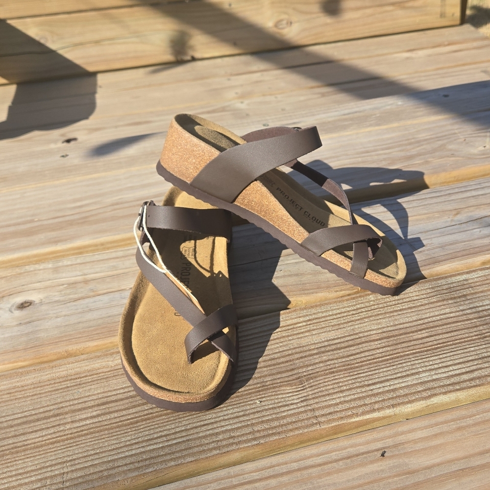 NWT Size 8 Project Cloud Brown Memory Foam Sandals